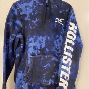 Hollster sweater